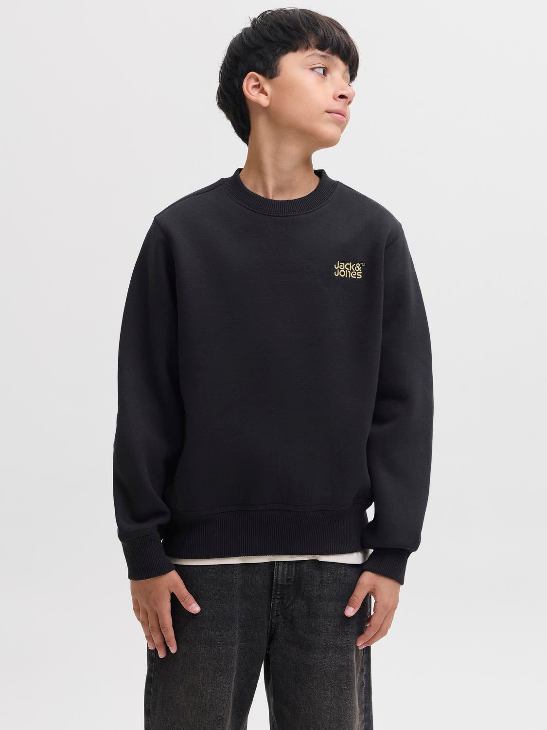 model_shot-front